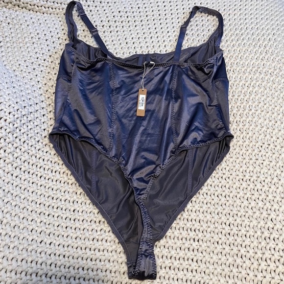 SKIMS STRETCH SATIN BODYSUIT - Picture 3 of 3